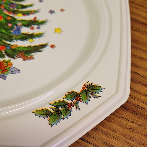 VINTAGE CHRISTMAS PLASTIC SERVING TRAY ~ 9” X 9” Christmas Tree Design - Picture 4 of 9